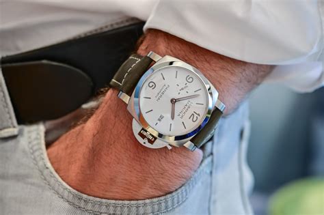 panerai 44mm strap size.